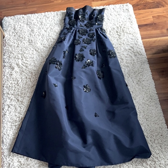 NWOT Carolina Herrera Strapless silk faille gown